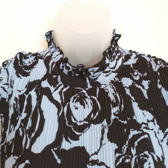 Chico's Black Label Crinkle Floral High Neck Sleeveless Dress Size 8 Black Blue - Picture 3 of 10